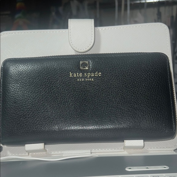 Kate Spade ♠️ Black Textured Wallet - Picture 3 of 9